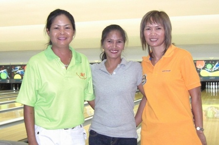 200 Bowlers: Noodle, Ooy & Somrak.